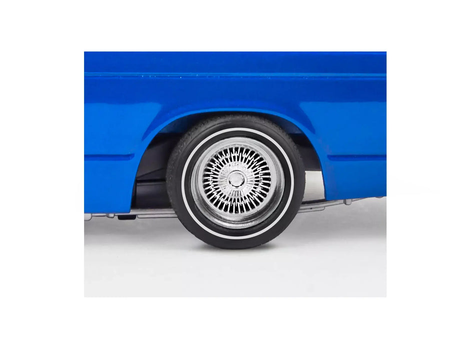 1991 Chevy S10 Lowrider w/Small Die Cast Truck 1/25