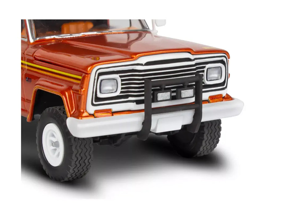 1/24 1979 Jeep J-10 Pickup with Camper Top -  1/25 Scale Model Kit