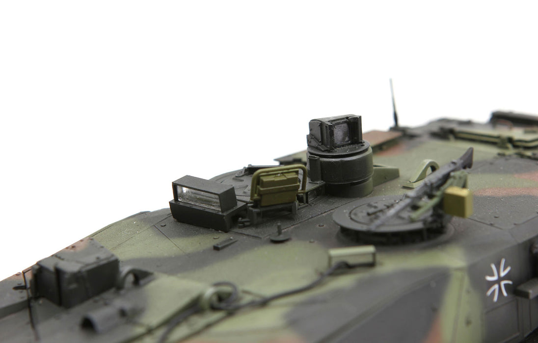 MENG GERMAN MAIN BATTLE TANK LEOPARD 2 A7 -  1/35 Scale Model