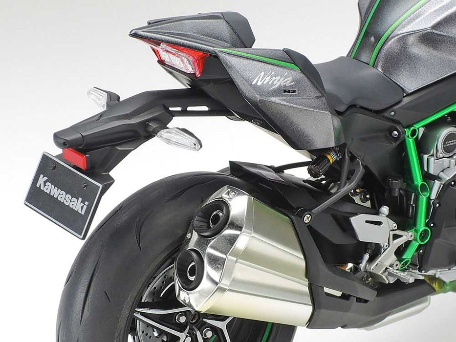 Kawasaki Ninja H2 Carbon 1:12 scale model kit