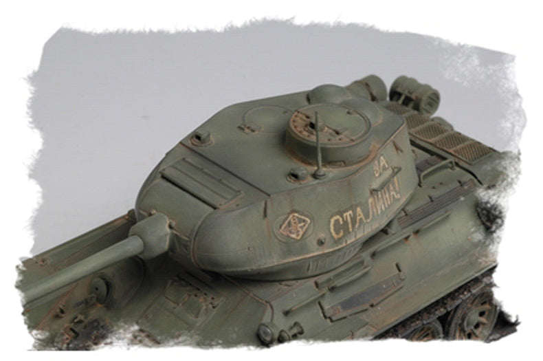 HobbyBoss Soviet T-34/85 (Model 1944 flattened turret)Tank - 1/48 Scale Model Kit