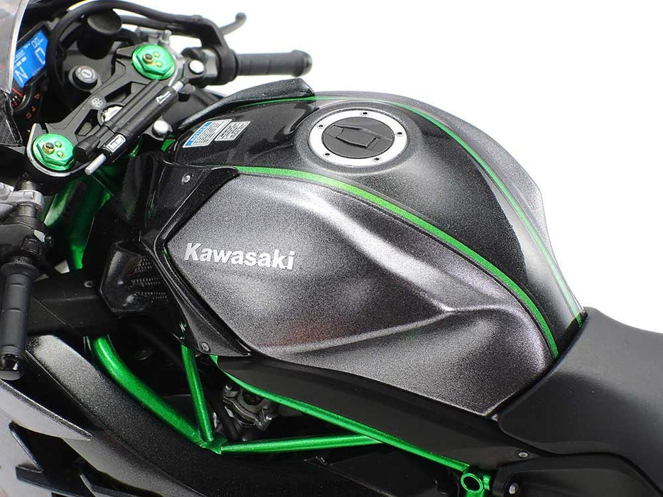 Kawasaki Ninja H2 Carbon 1:12 scale model kit